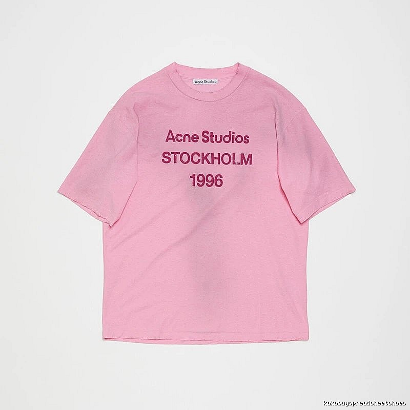 Acne Studios 2090-80 Pink Red Lettering Style Ac908026 Stockholm Logo T-Shirt City Outfit
