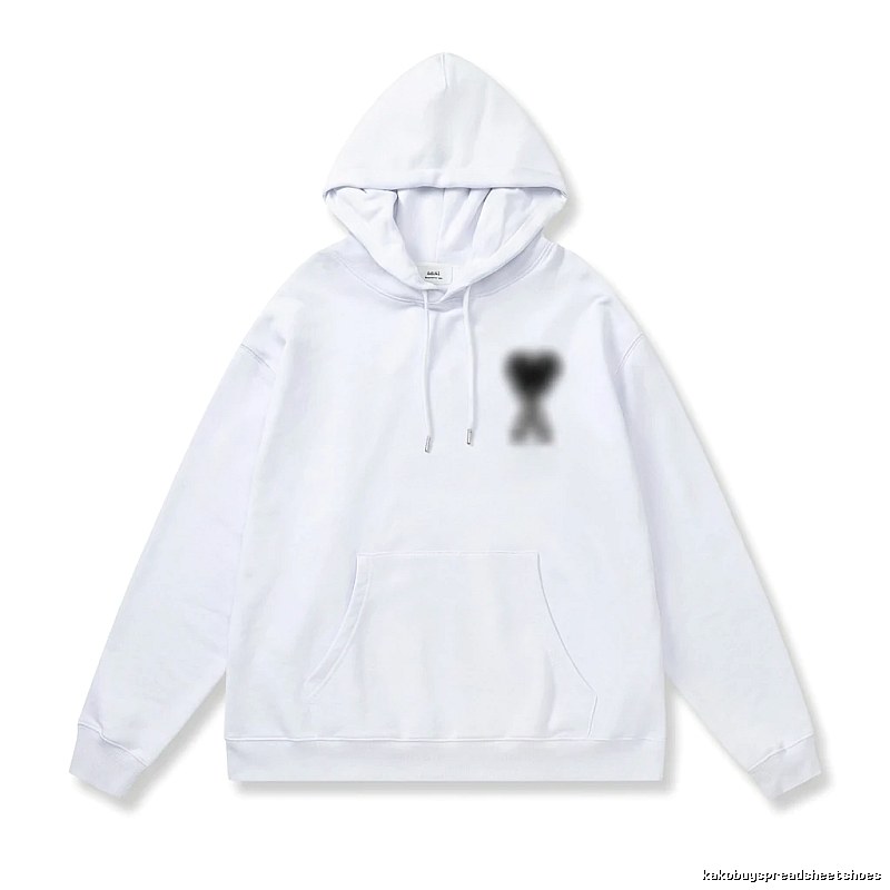 AMI's simple and stylish hoodie with a loving touch.