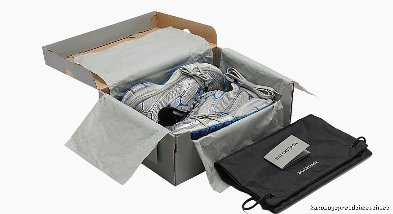 Balenciaga retro-style grey sports shoes