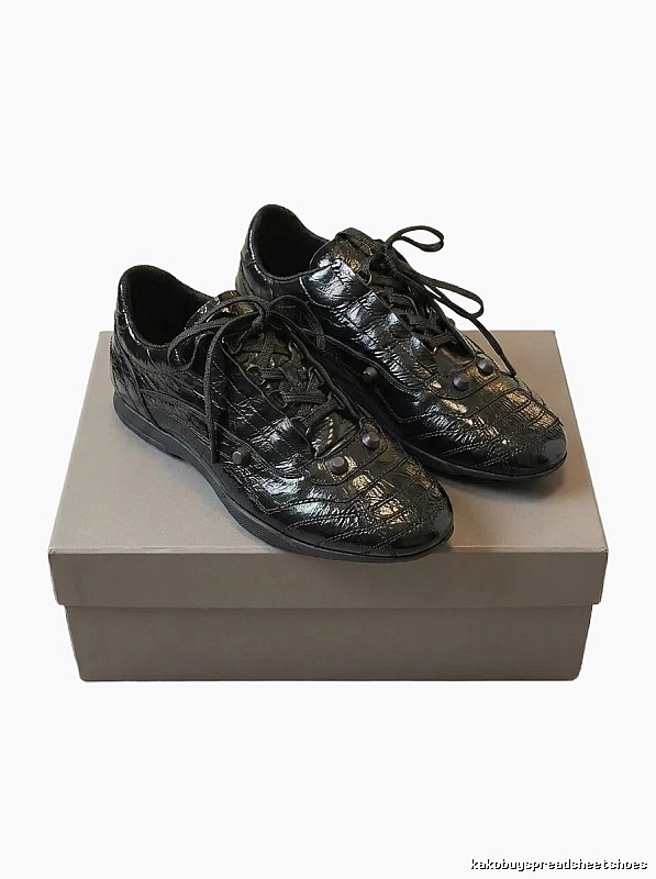 Balenciaga shiny trendy black shoes