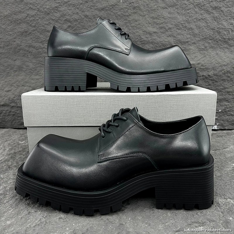 Black Platform Loafer with Smooth Black Loafer for Streetwear Looks