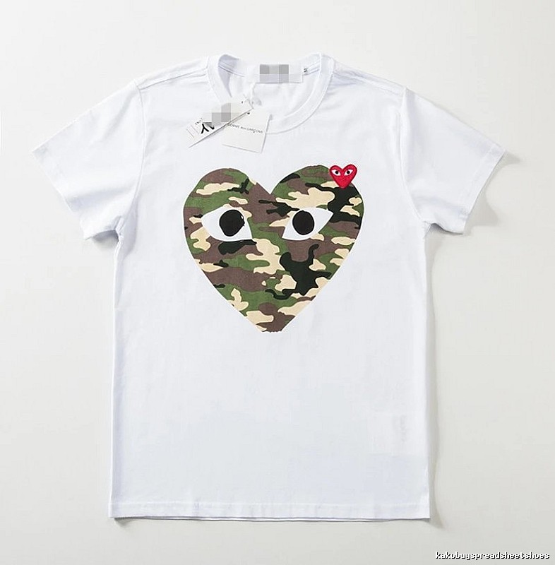 Comme des Garcons PLAY 2021-17 Green Style 2117 Heart Logo T-Shirt City Outfit