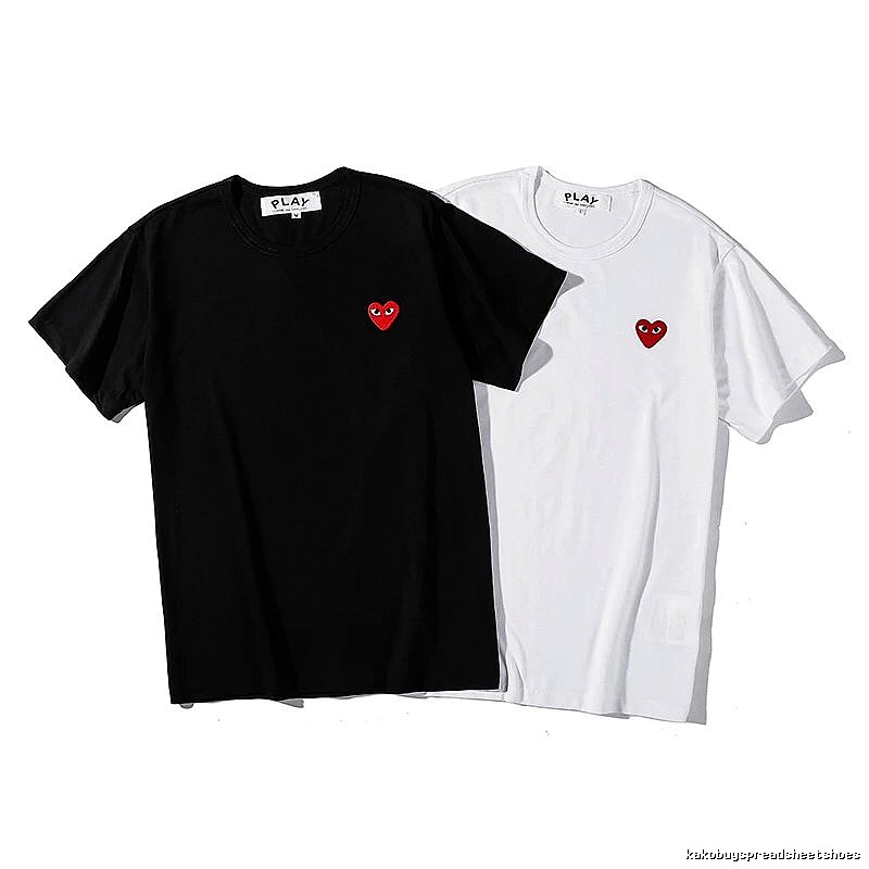 Comme des Garcons PLAY Summer Tee Styling Heart Logo T-Shirt Streetwear Look