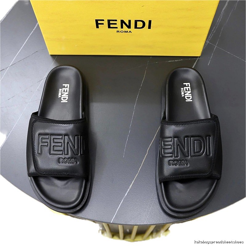 Fendi Roma Minimalist Style Black Slippers