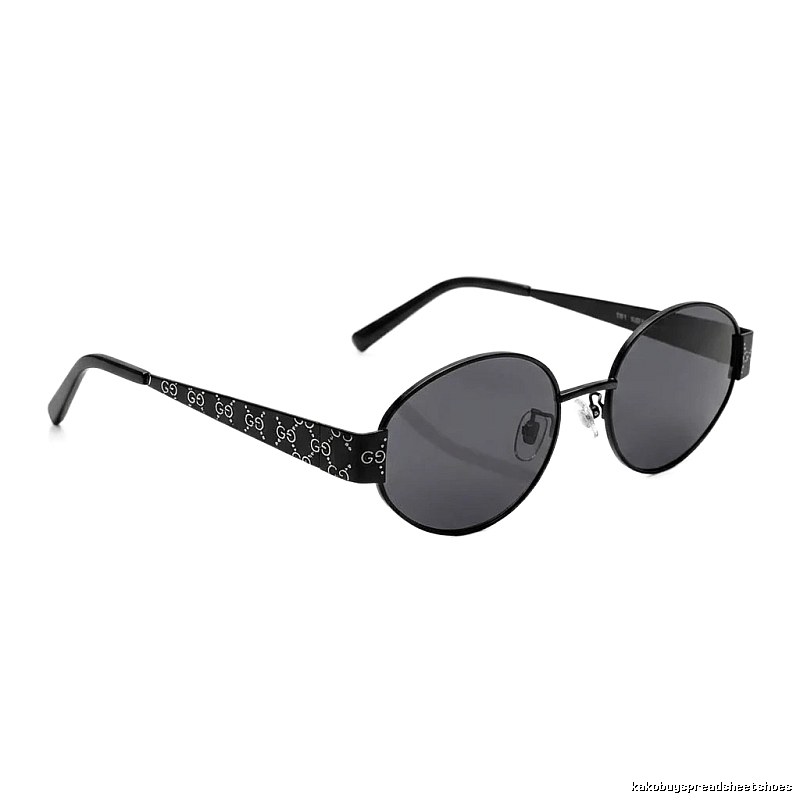 Gucci classic black sunglasses
