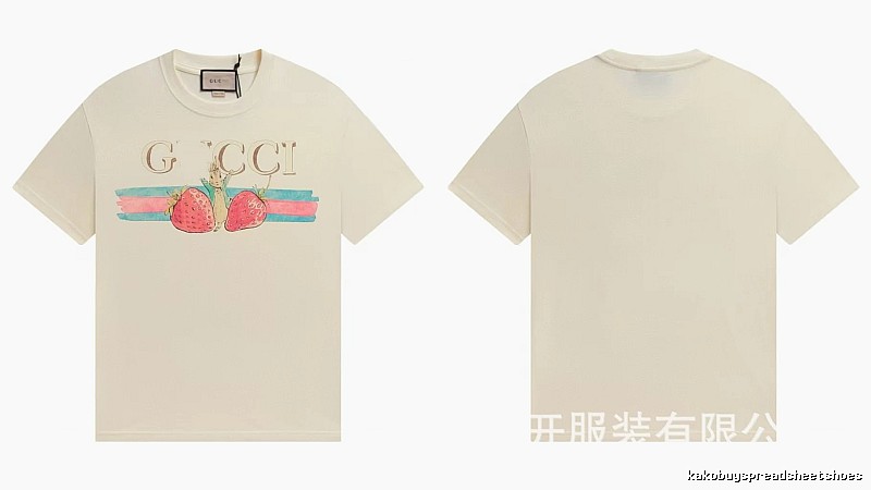 Gucci Vintage Off-white T-shirt with Strawberry Rabbit Print