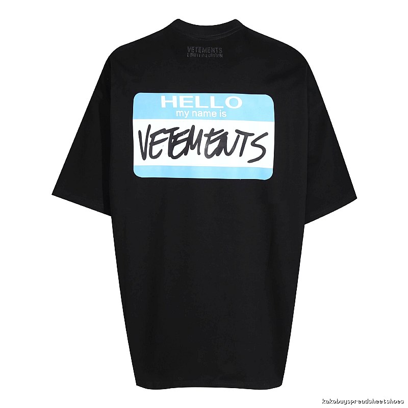 Logo Detail Statement graphic T-shirt Black Colorful Lucky with Functional Detail