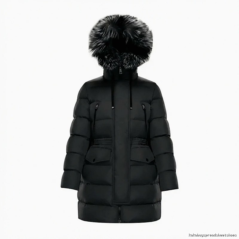Long black down jacket of Moncler