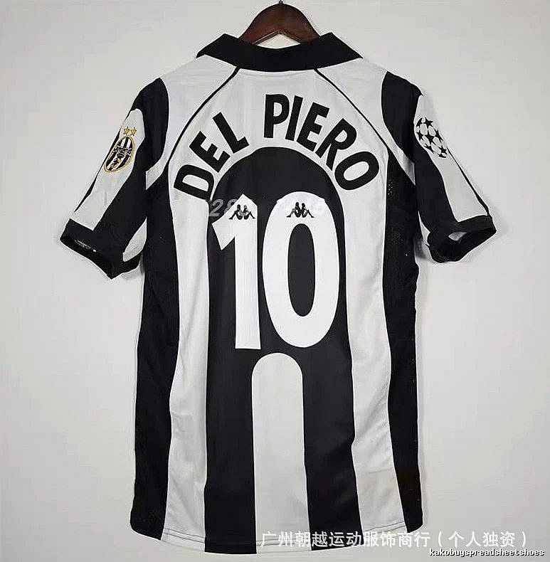Manchester United Streetwear Beckham #7 soccer jersey White Black Retro with Logo Accent