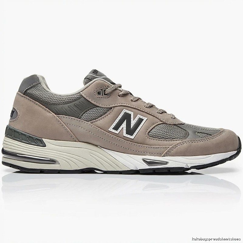 New Balance retro - style grey sports shoes