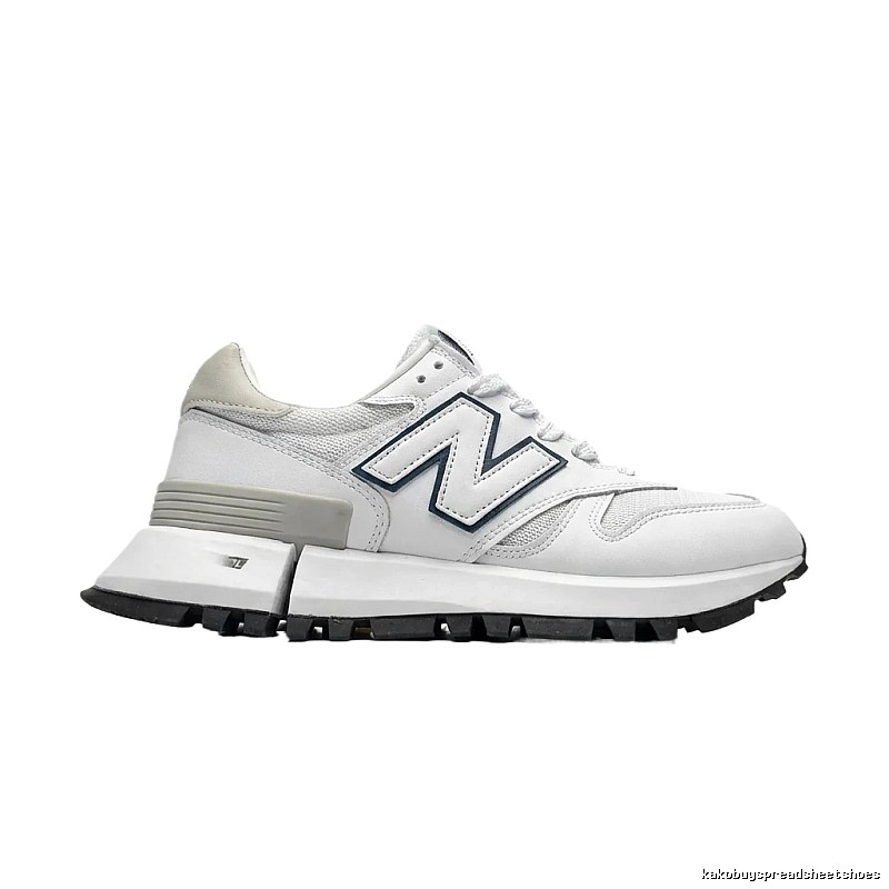 New Balance retro-style white and gray sports shoes