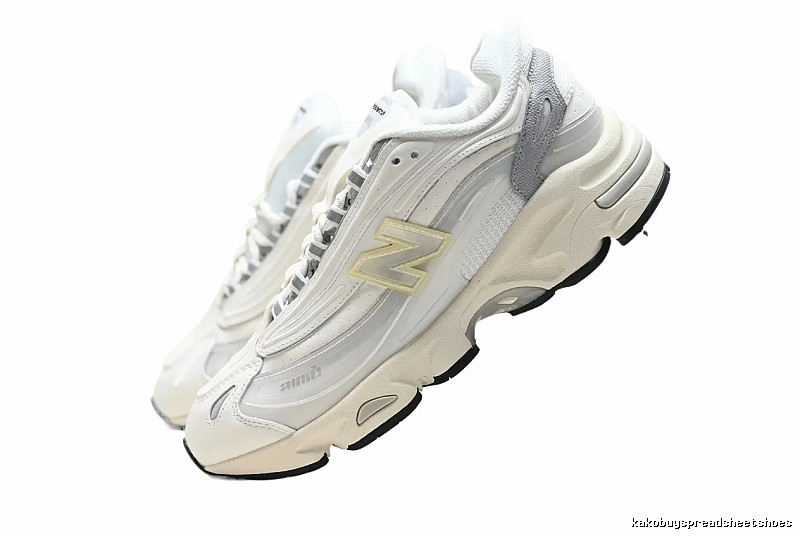 New Balance retro-style white shoes
