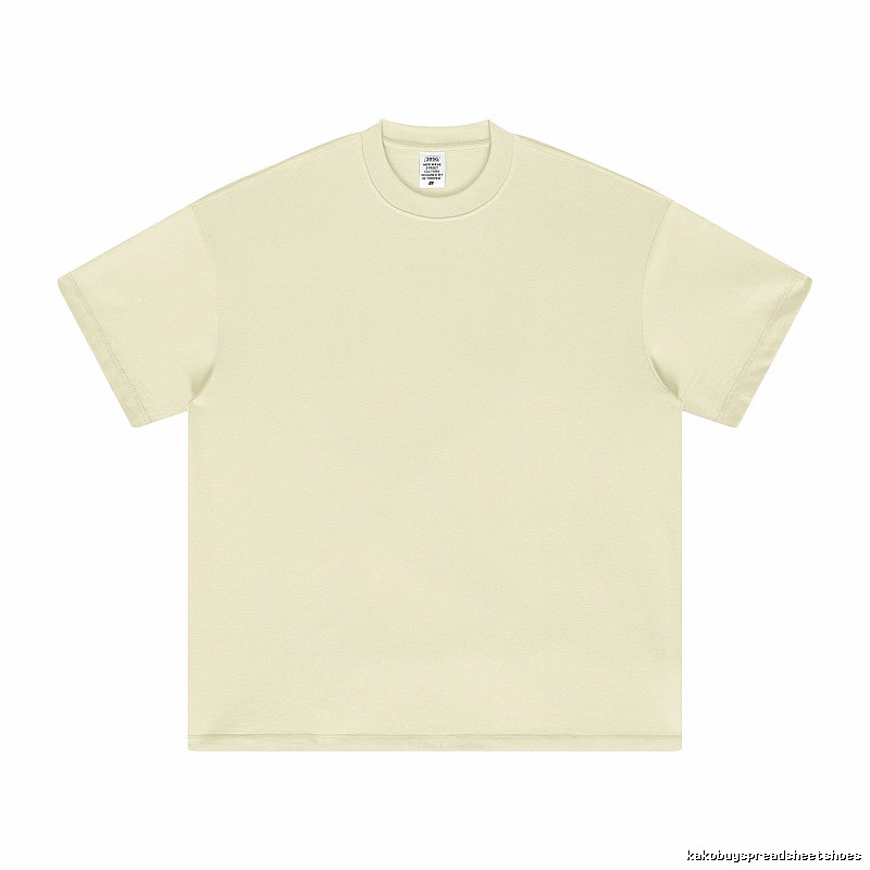 Patterned Plain white T-shirt Minimal White Short with Polished Detail