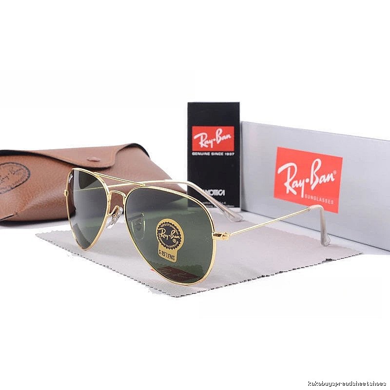 Ray-Ban Relaxed Aviator sunglasses Gold Tone Sunglasses with Versatile Design