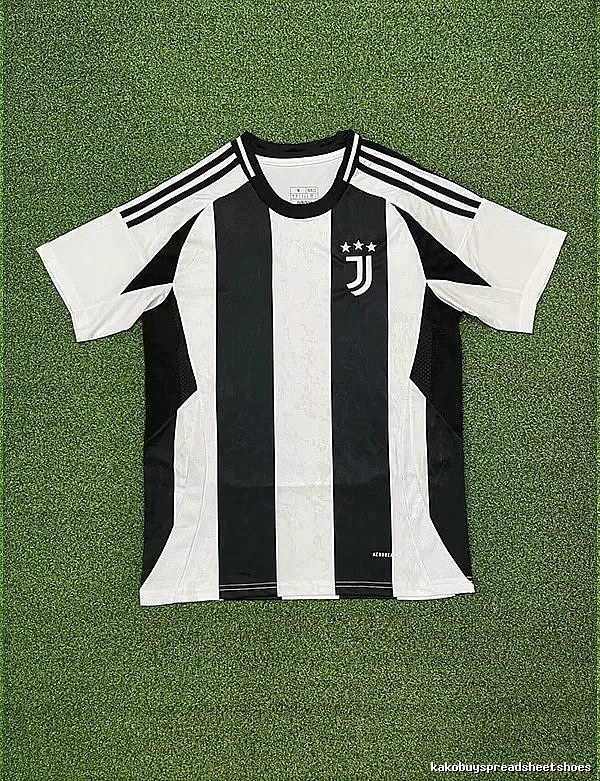 Real Madrid Daily Home soccer jersey White Real Madrid with Visual Detail