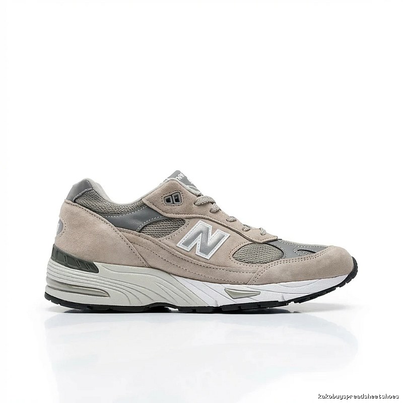 Retro-style gray-brown shoes of New Balance 990v3