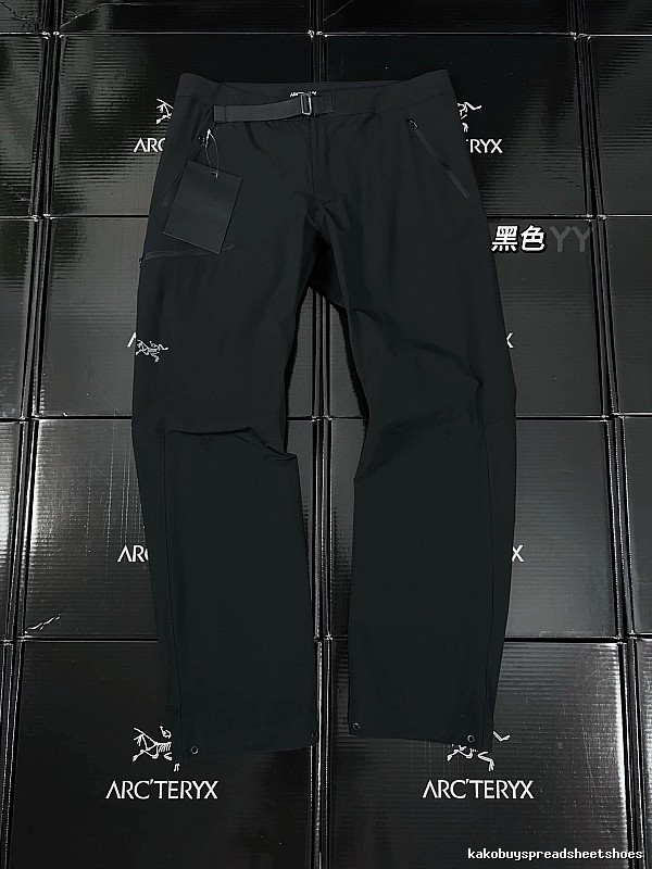 Technical Hiking Pants in Black with discreet logo - Arc'teryx