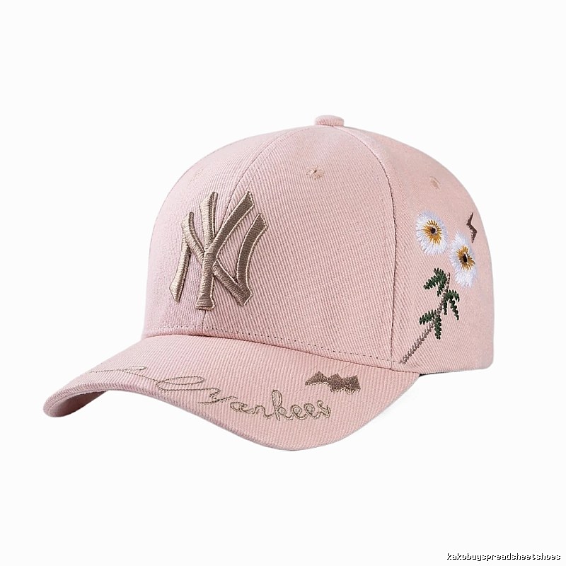 The pink cap with small daisies of the MLB Yankees team.